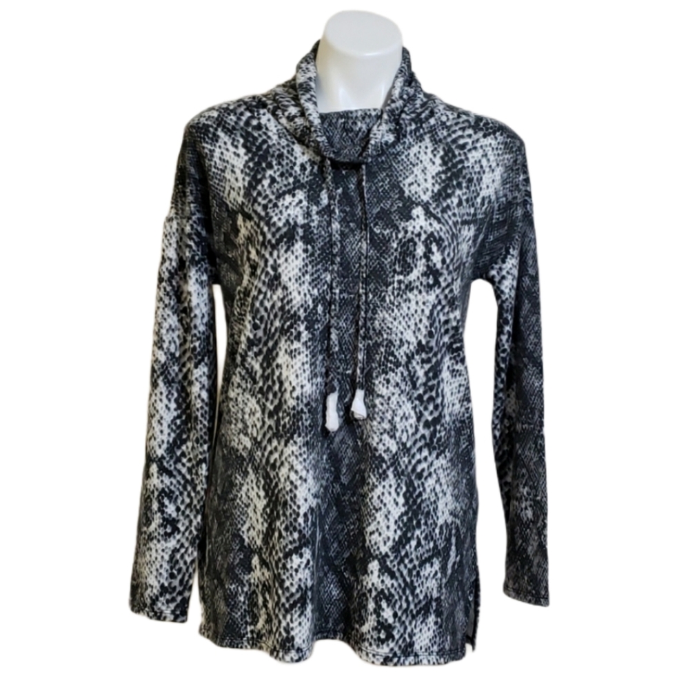 Cable & Gauge Snakeskin Funnel Neck Top Women's Size Small NWT Black Gray